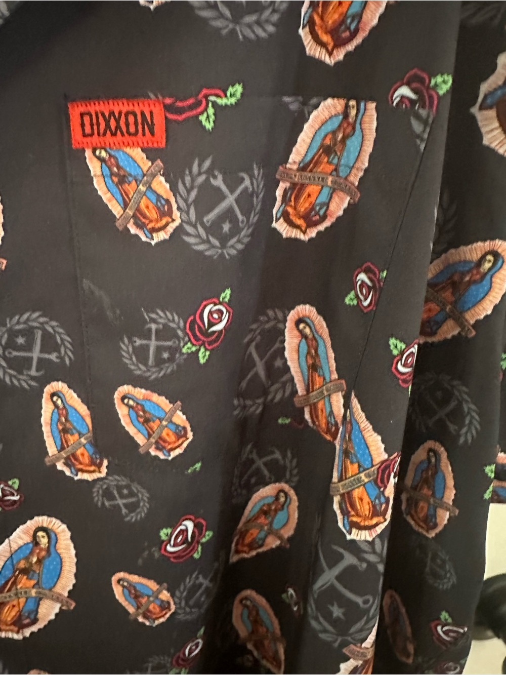 DIXXON Black Short-Sleeve Button-Down Shirt with Multicolor Mary Print - Picture 4 of 4